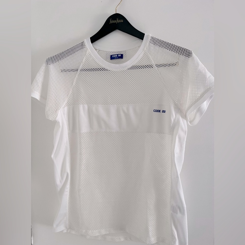 Mesh white tee-shit size XL ( slim) fits like a large